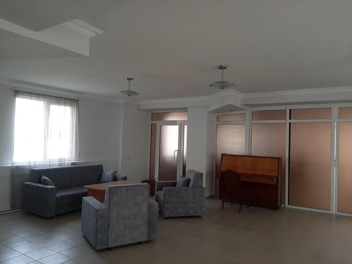 N&R Rest House Цахкадзор Екстериор снимка