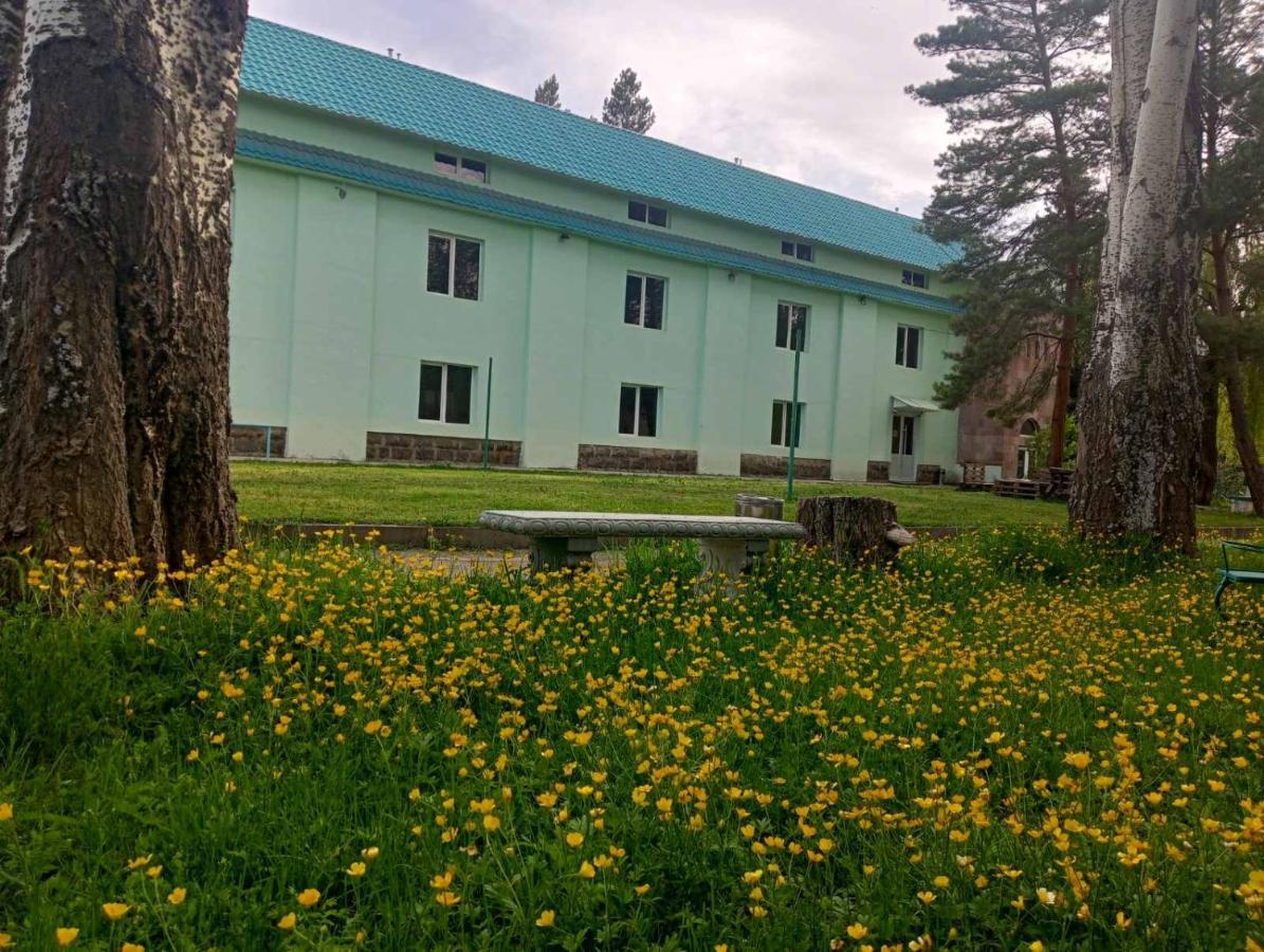 N&R Rest House Цахкадзор Екстериор снимка